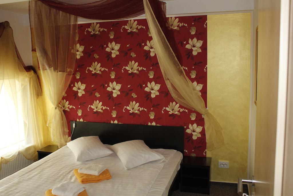 Hotel Lux Divina Brașov Zimmer foto