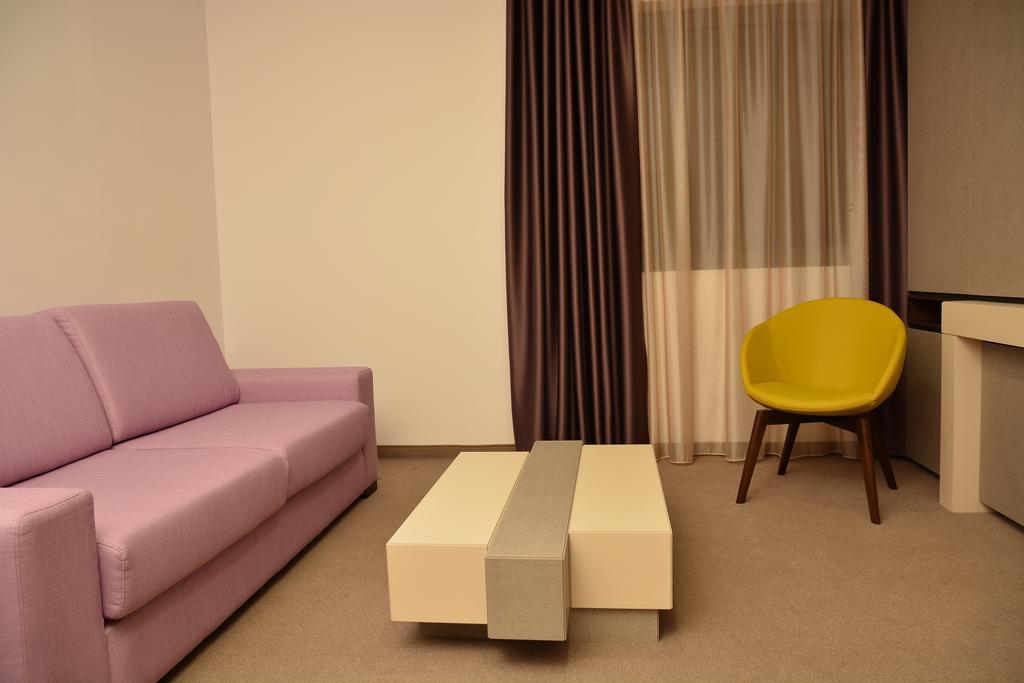Hotel Lux Divina Brașov Zimmer foto